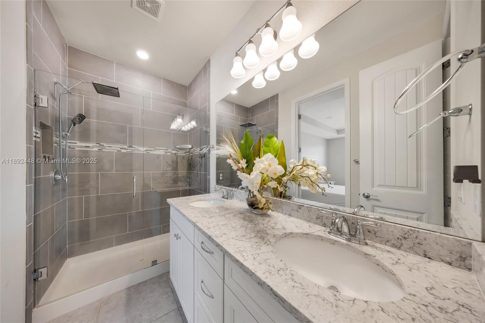 HILLCREST COUNTRY CLUB SO - Residential