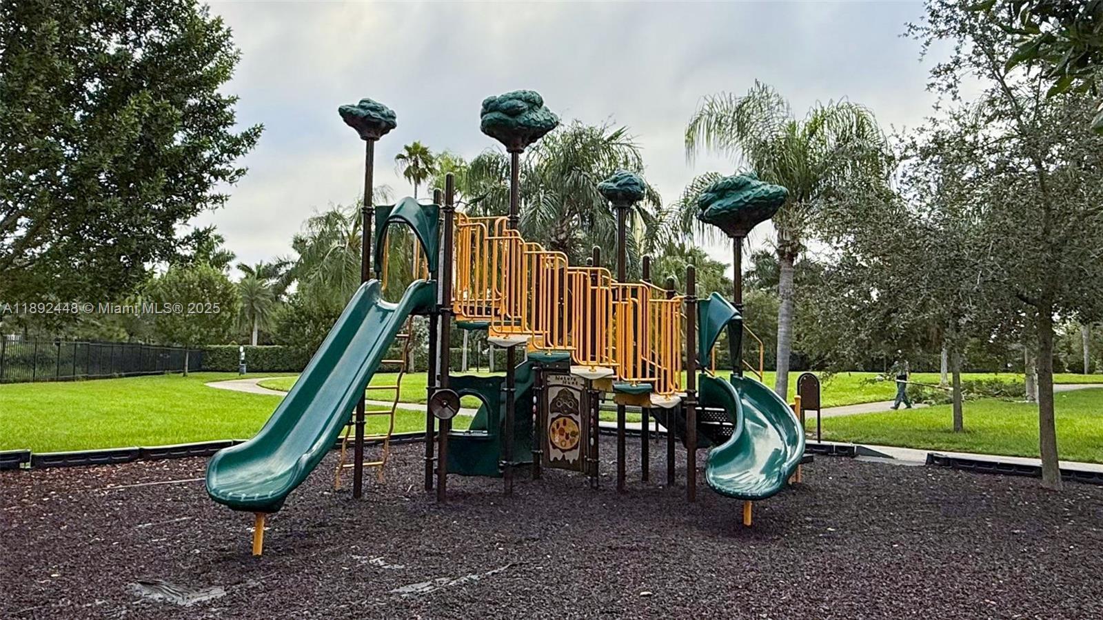 HILLCREST COUNTRY CLUB SO - Residential