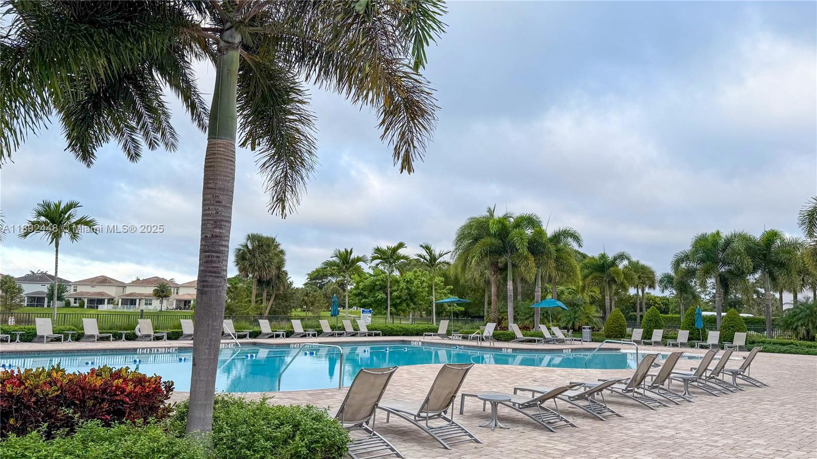 HILLCREST COUNTRY CLUB SO - Residential