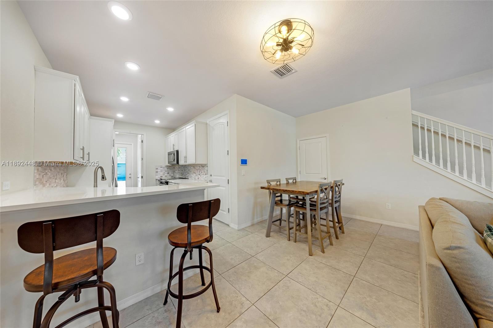 HILLCREST COUNTRY CLUB SO - Residential