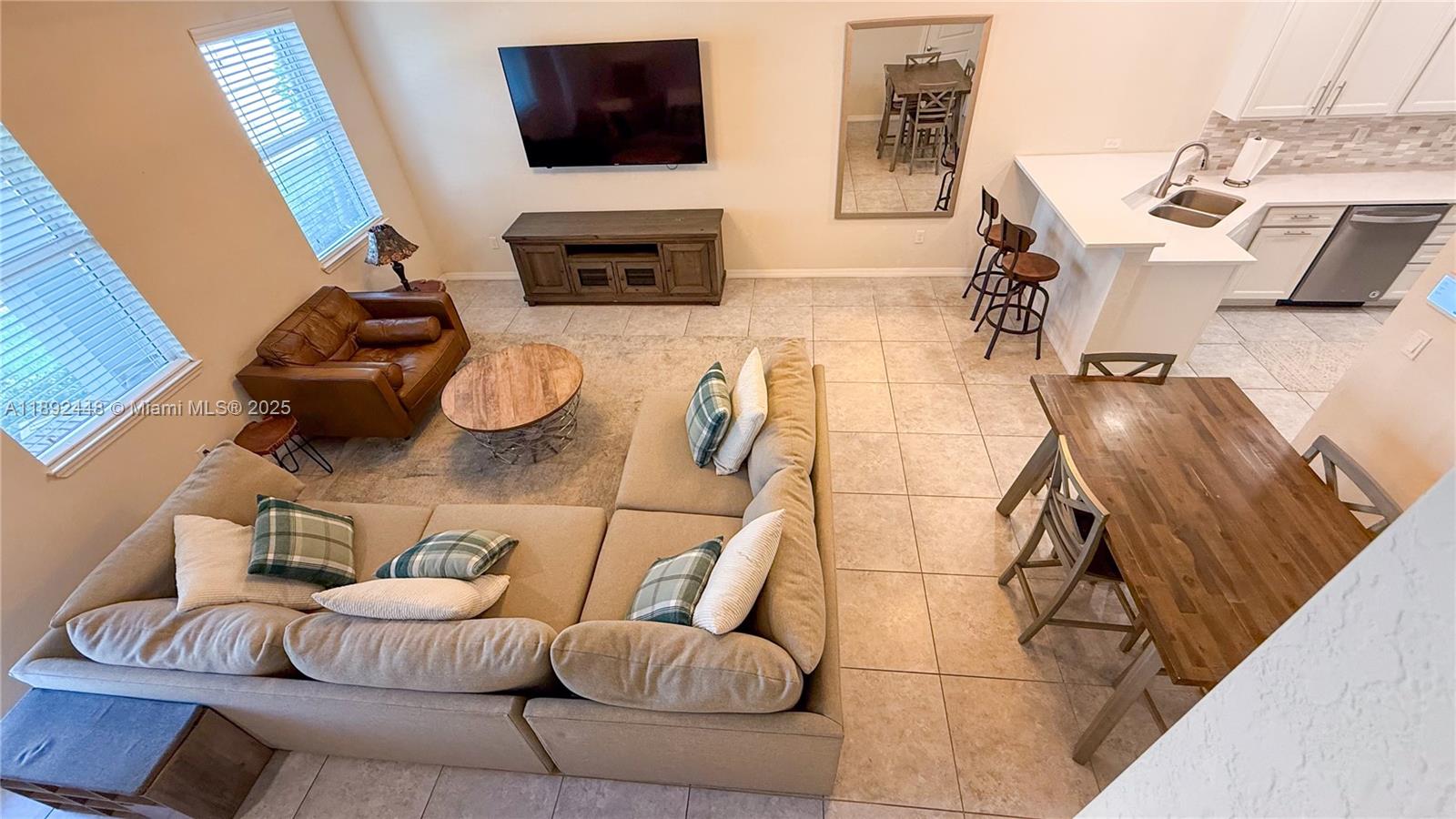 HILLCREST COUNTRY CLUB SO - Residential