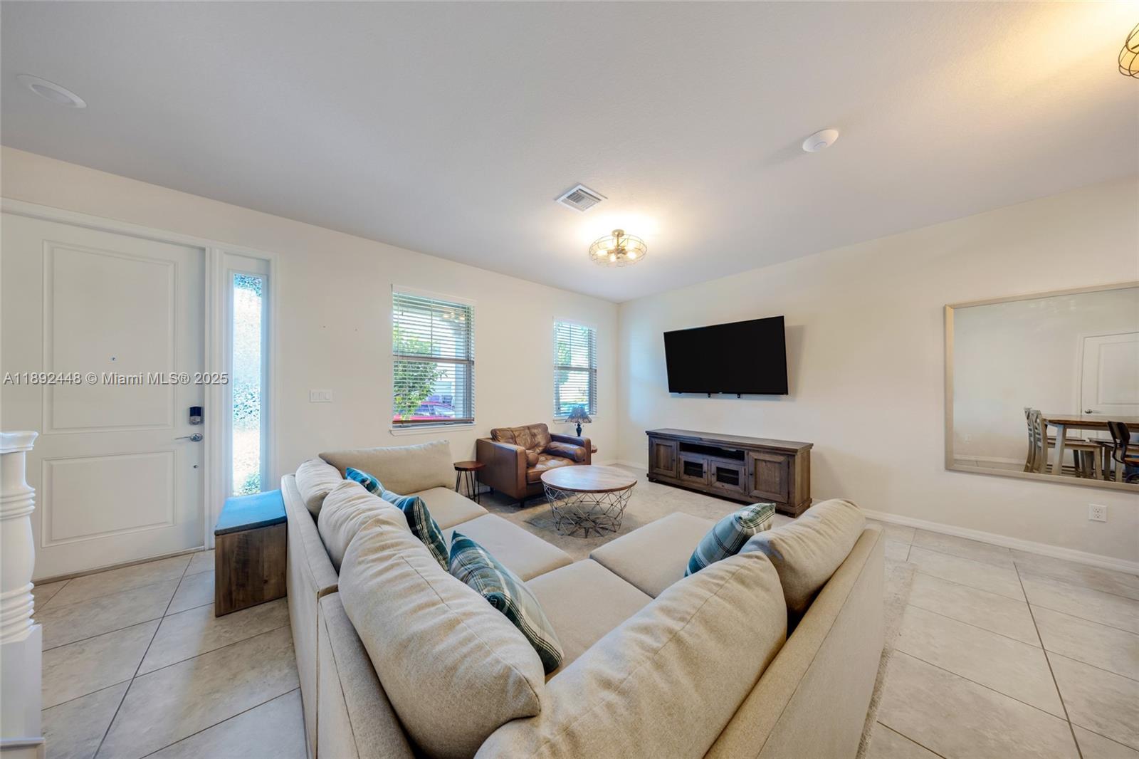 HILLCREST COUNTRY CLUB SO - Residential