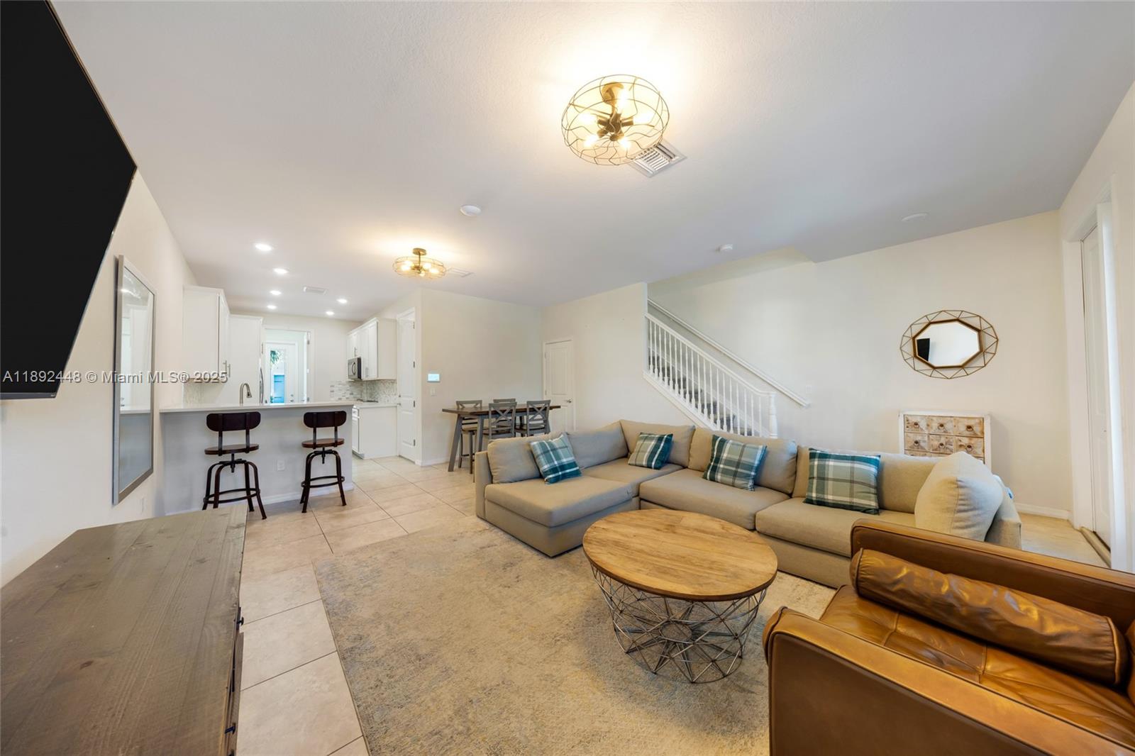 HILLCREST COUNTRY CLUB SO - Residential