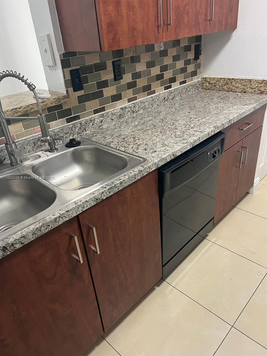 MARQUESA CONDO - Residential