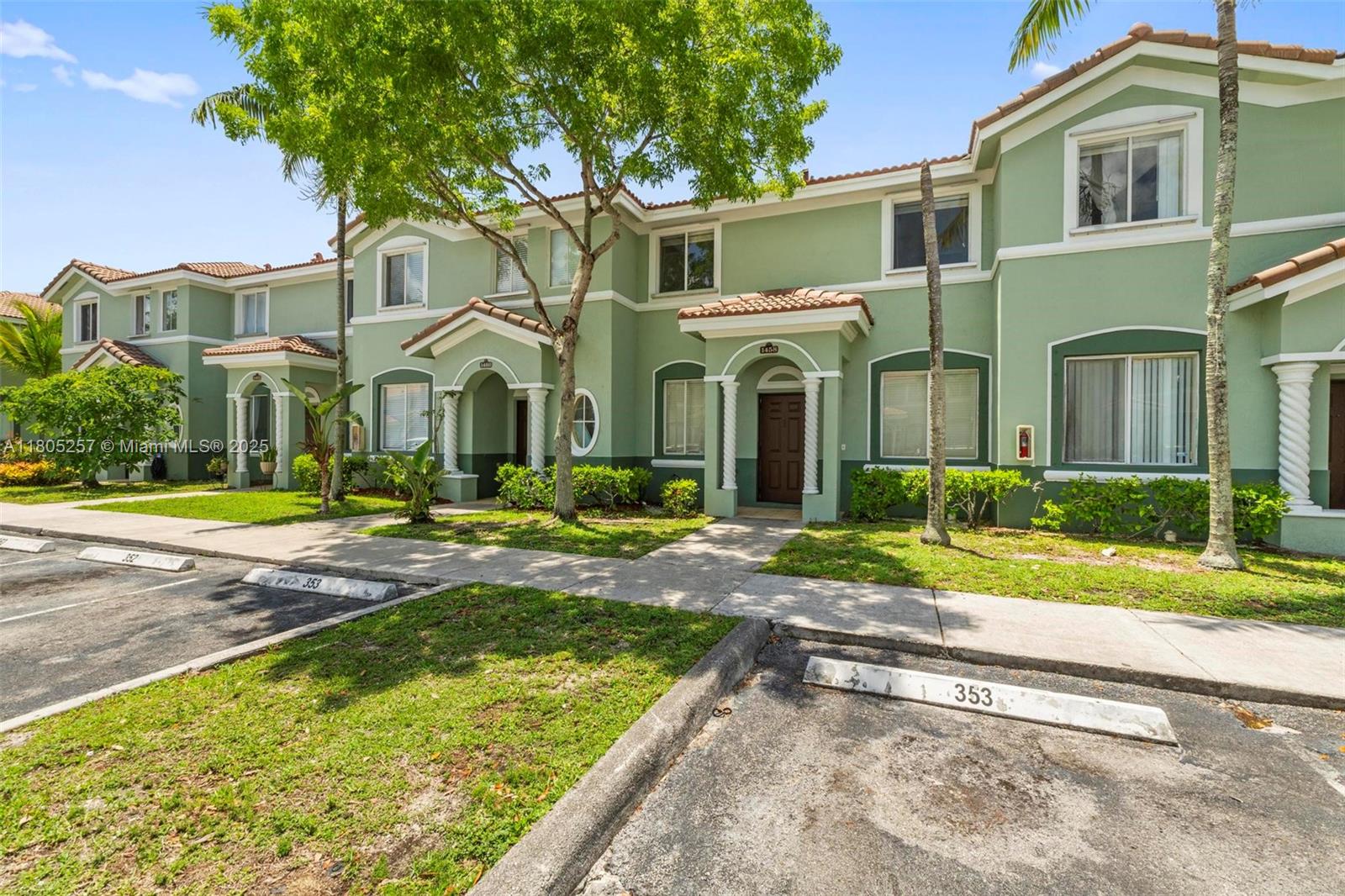 Rental Property at 1458 Se 24th Ct 353, Homestead, Miami-Dade County, Florida - Bedrooms: 3 
Bathrooms: 3  - $2,400 MO.