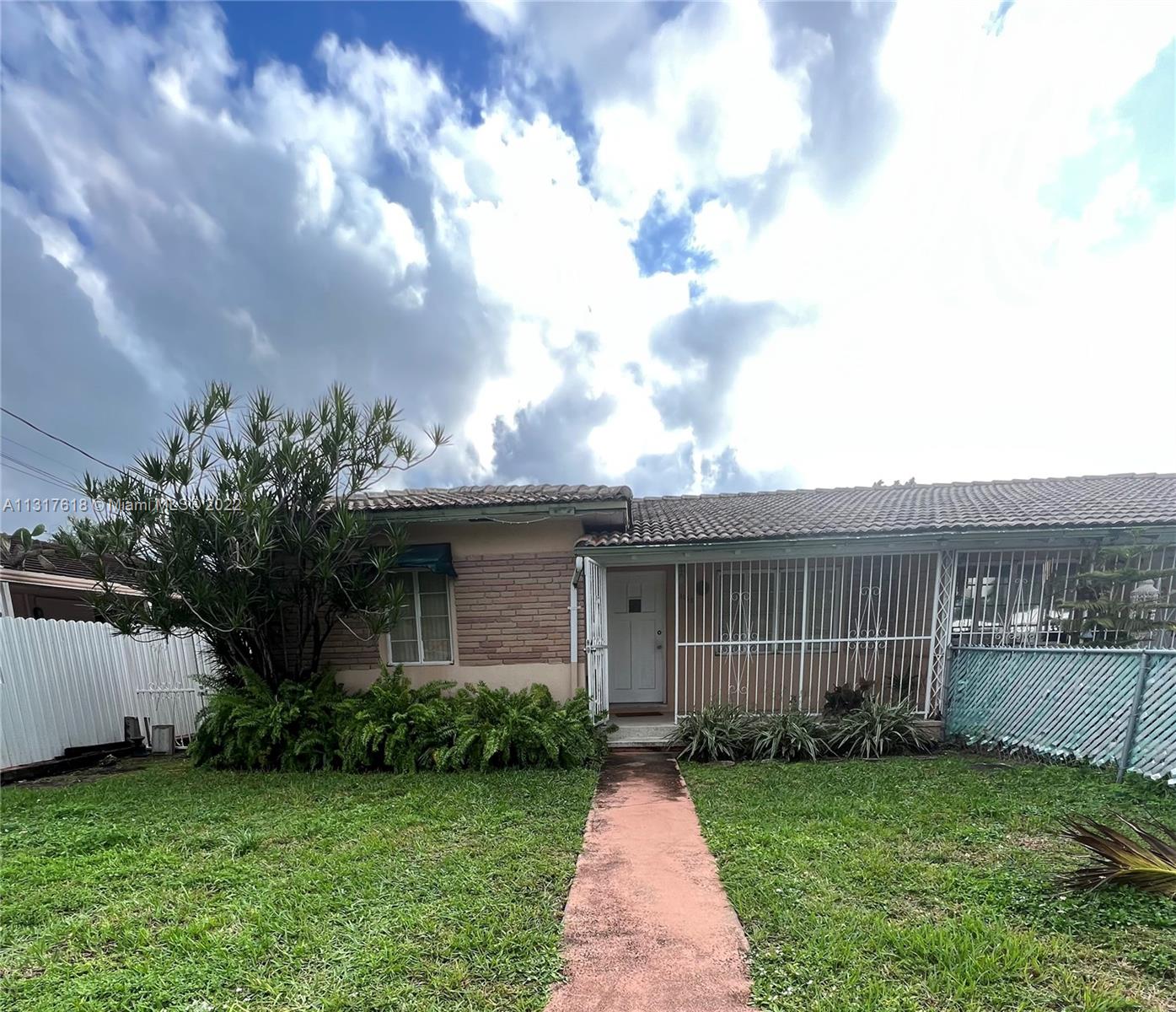 AMND MIAMI SUBURBAN ACRES - Residential Lease