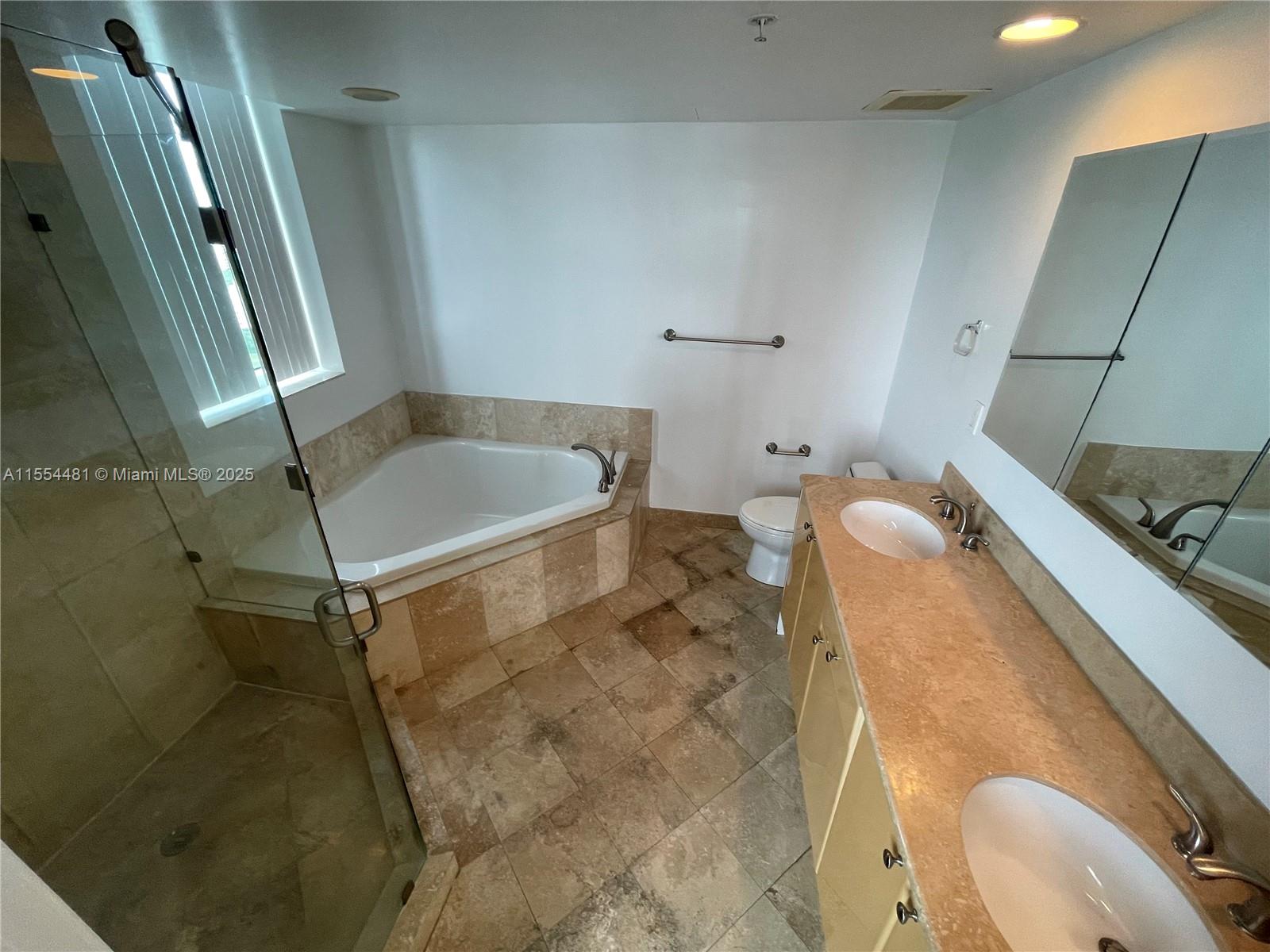 DUO CONDOMINIUM EAST - Residential