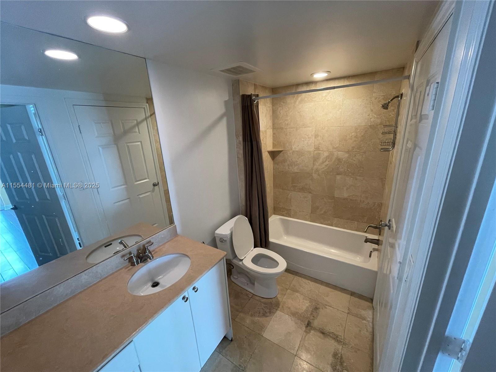 DUO CONDOMINIUM EAST - Residential