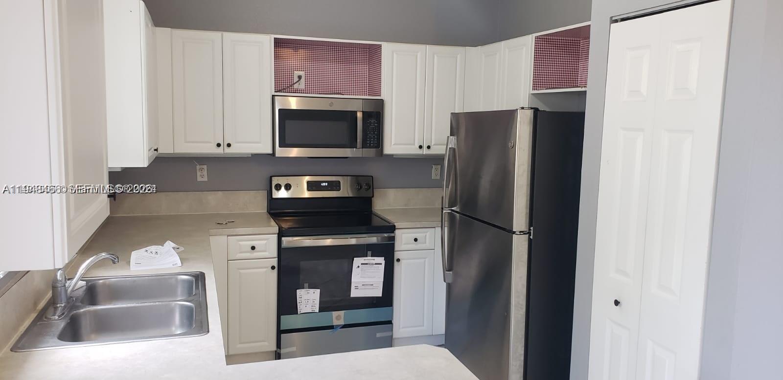 CASA DEL SUR - Residential Lease