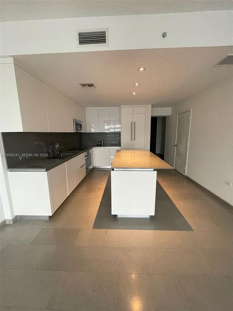 88 SW 7th St 1608 Miami FL 33130