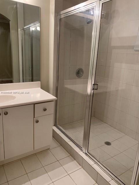 VILLAS AT HARBOR ISLES CO - Residential Lease