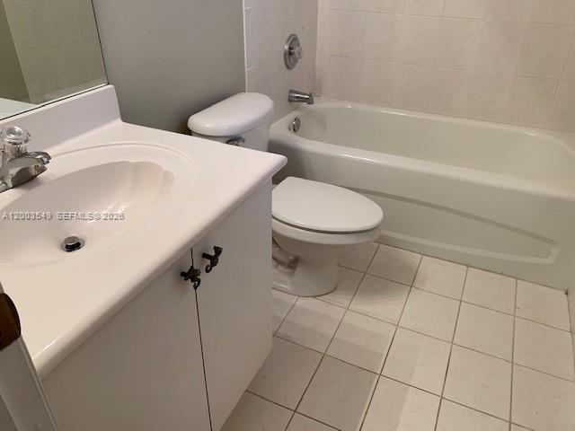 VILLAS AT HARBOR ISLES CO - Residential Lease