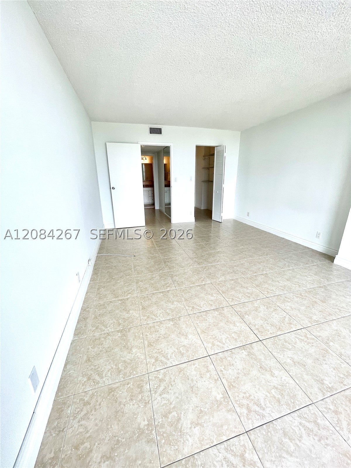 1000 Parkview Dr 527