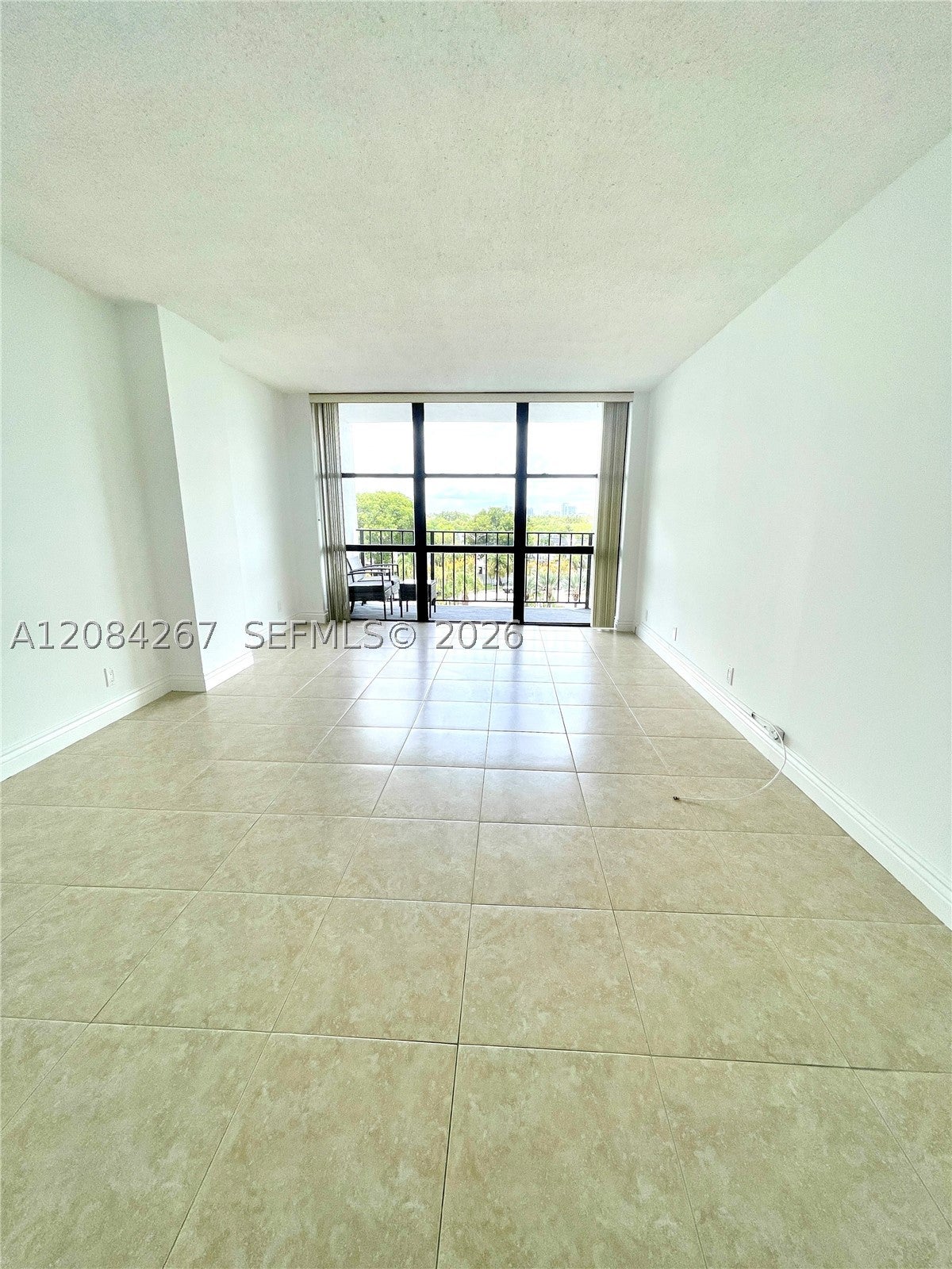 1000 Parkview Dr 527