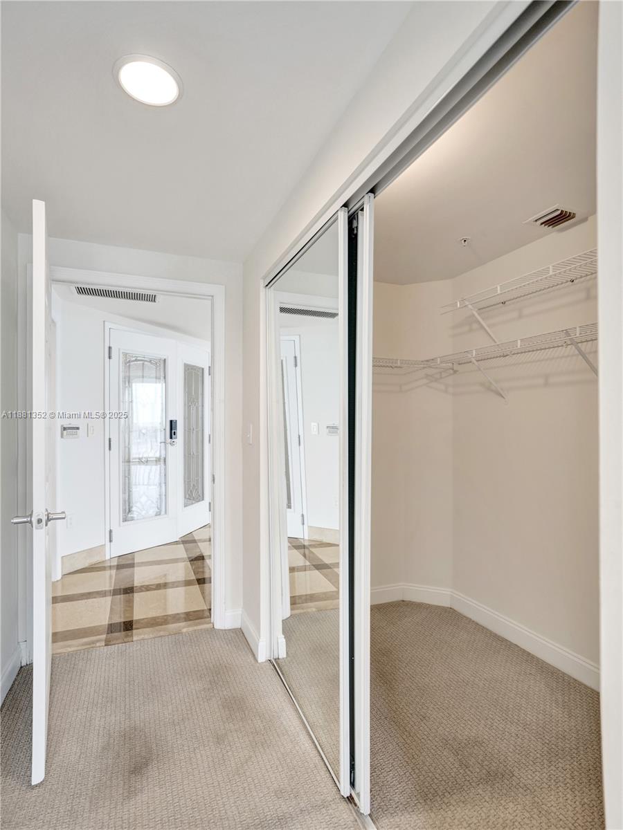 JACKSON TOWER LAS OLAS CO - Residential Lease