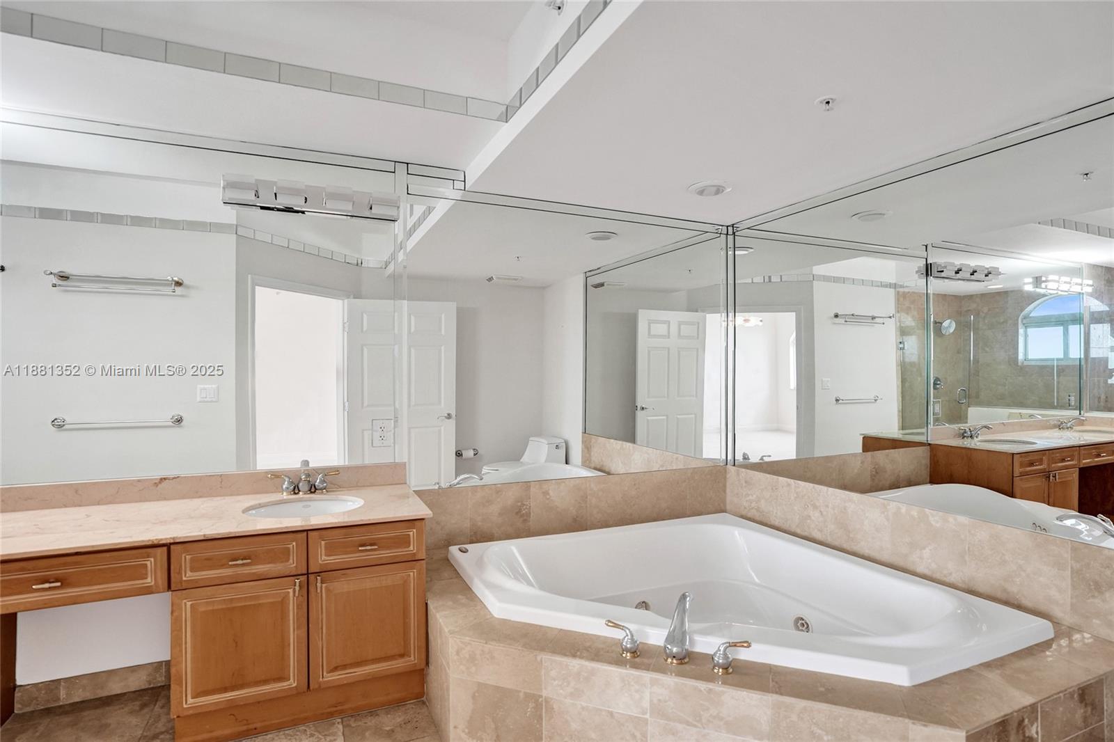 JACKSON TOWER LAS OLAS CO - Residential Lease