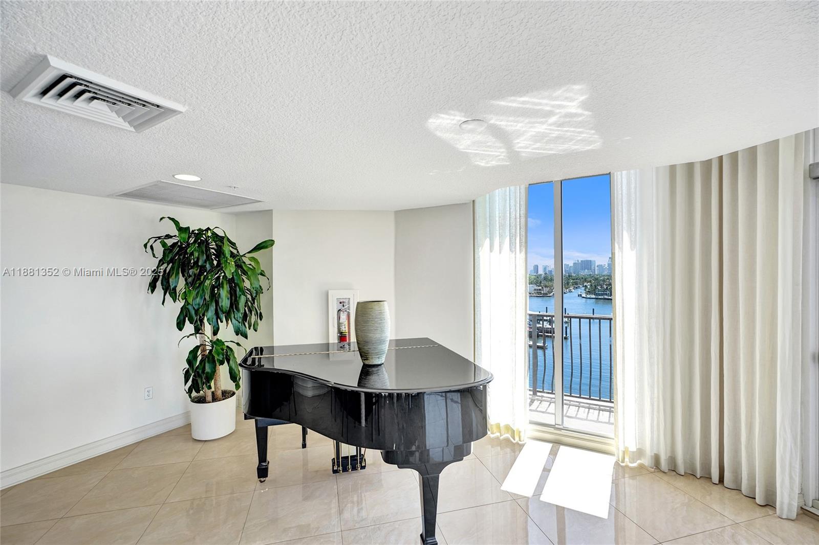 JACKSON TOWER LAS OLAS CO - Residential Lease