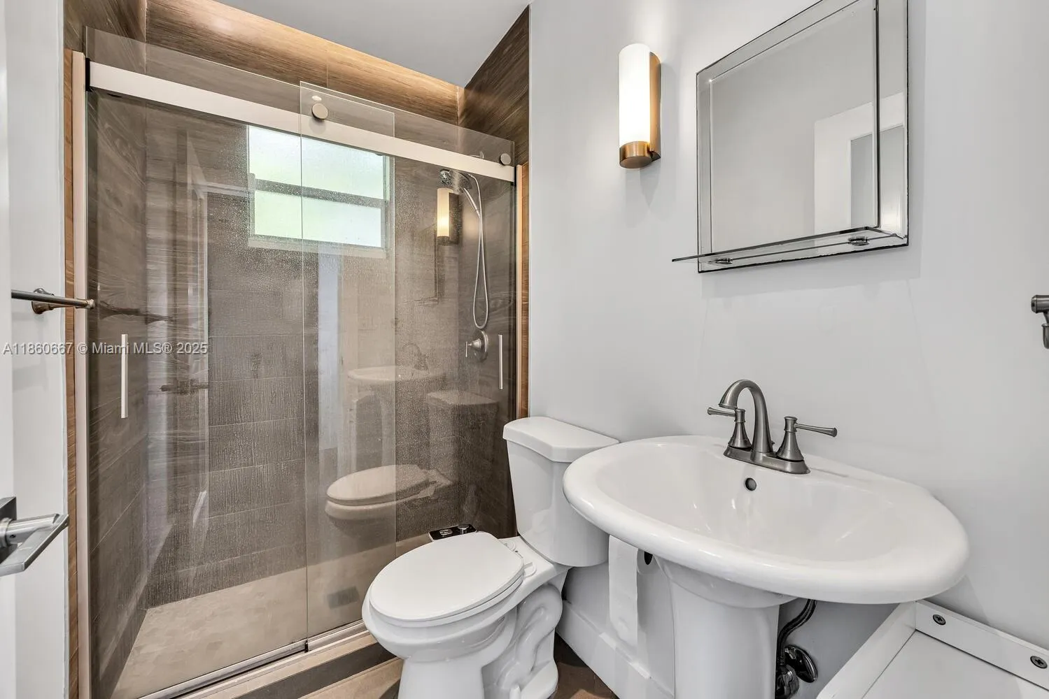 Coral Gables, Florida 33134, United States, 3 Bedrooms Bedrooms, ,2 BathroomsBathrooms,Residential,Active,197951