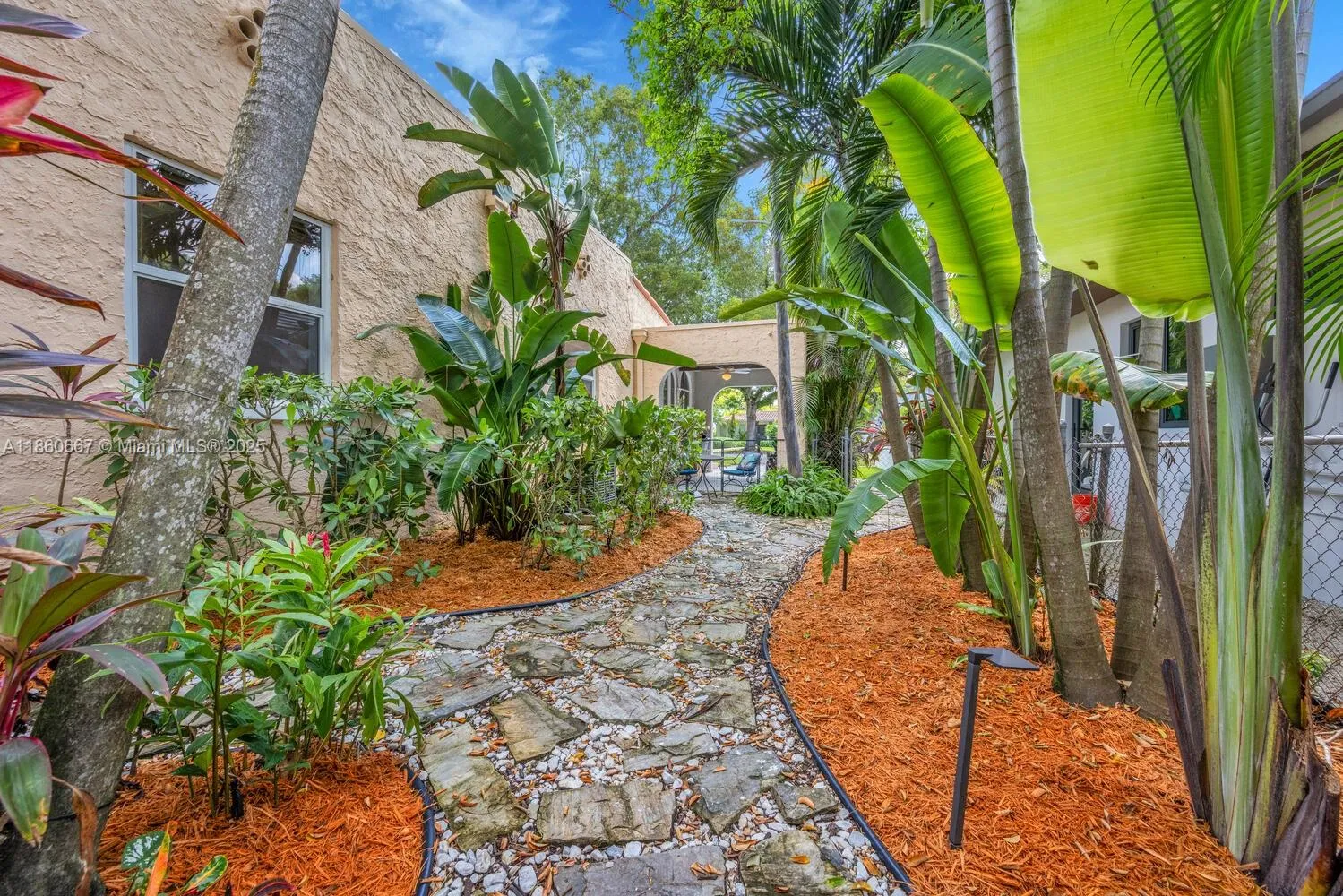 Coral Gables, Florida 33134, United States, 3 Bedrooms Bedrooms, ,2 BathroomsBathrooms,Residential,Active,197951