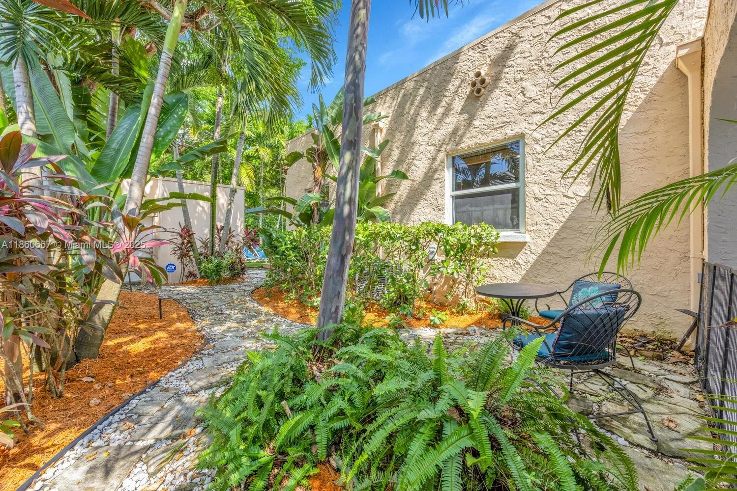 Coral Gables, Florida 33134, United States, 3 Bedrooms Bedrooms, ,2 BathroomsBathrooms,Residential,Active,197951