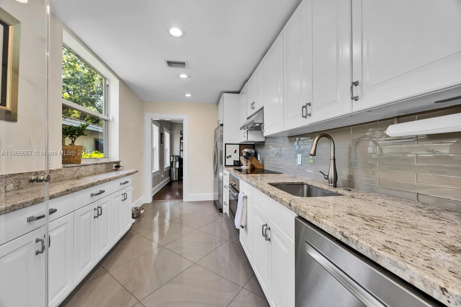 Coral Gables, Florida 33134, United States, 3 Bedrooms Bedrooms, ,2 BathroomsBathrooms,Residential,Active,197951