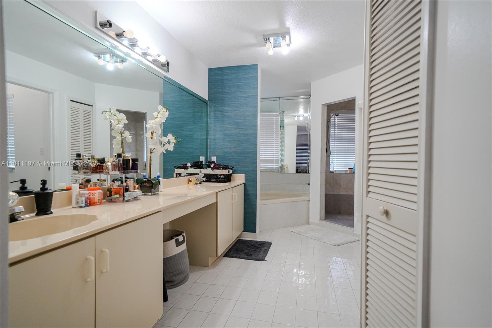 MAHOGANY ISLE HOMES CONDO - Residential