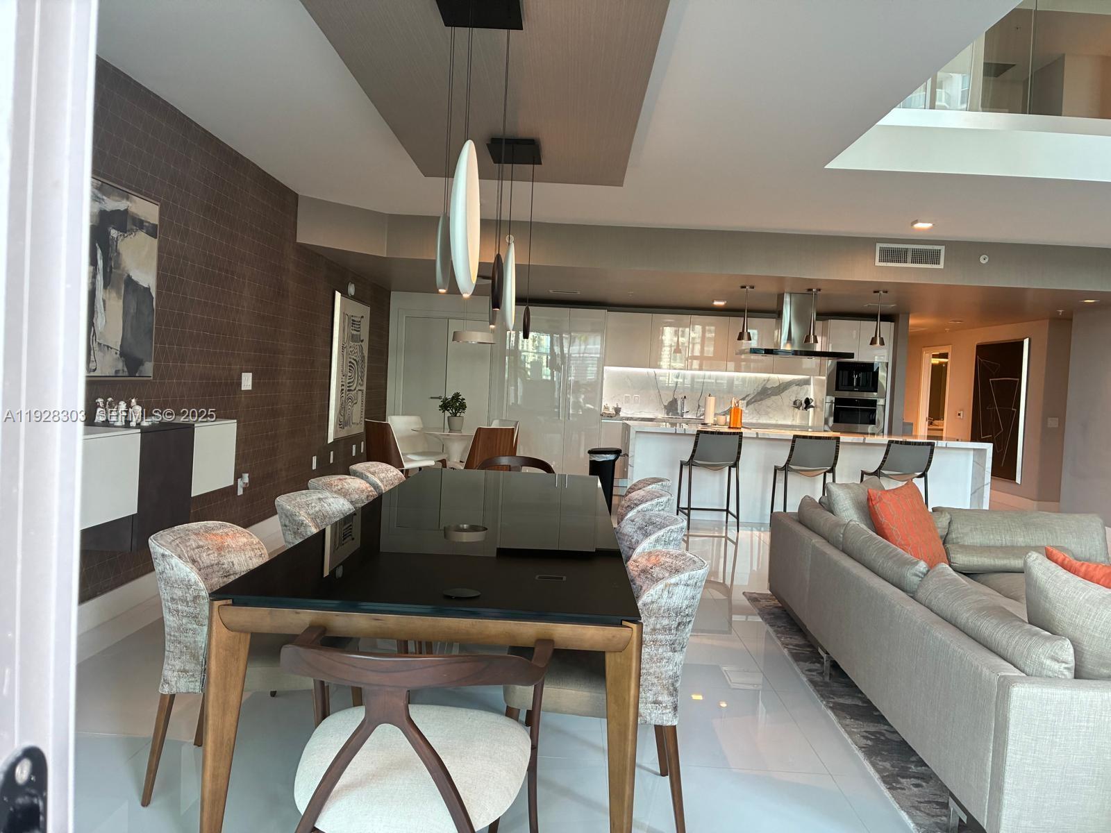 PARQUE TOWERS CONDO - Residential