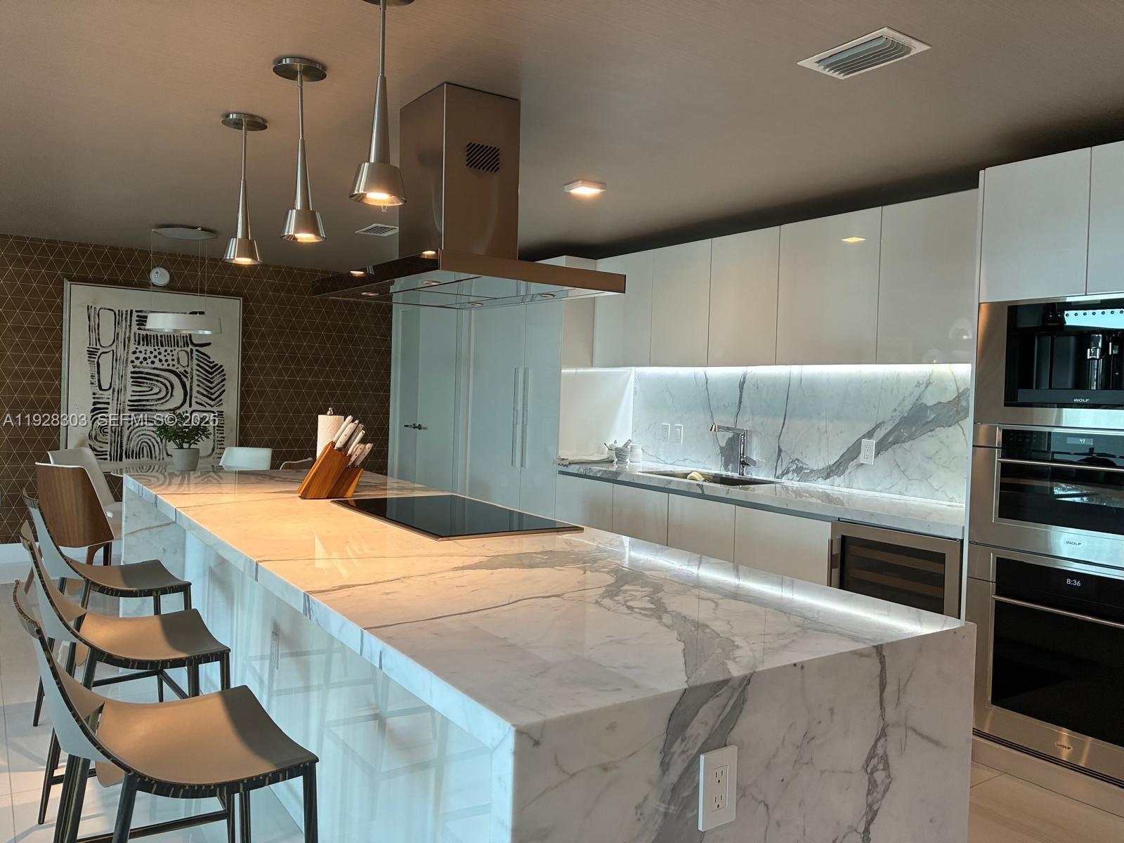 PARQUE TOWERS CONDO - Residential