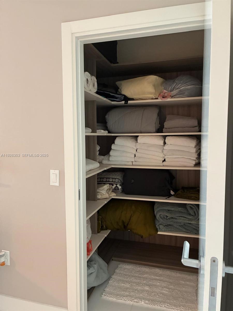 PARQUE TOWERS CONDO - Residential