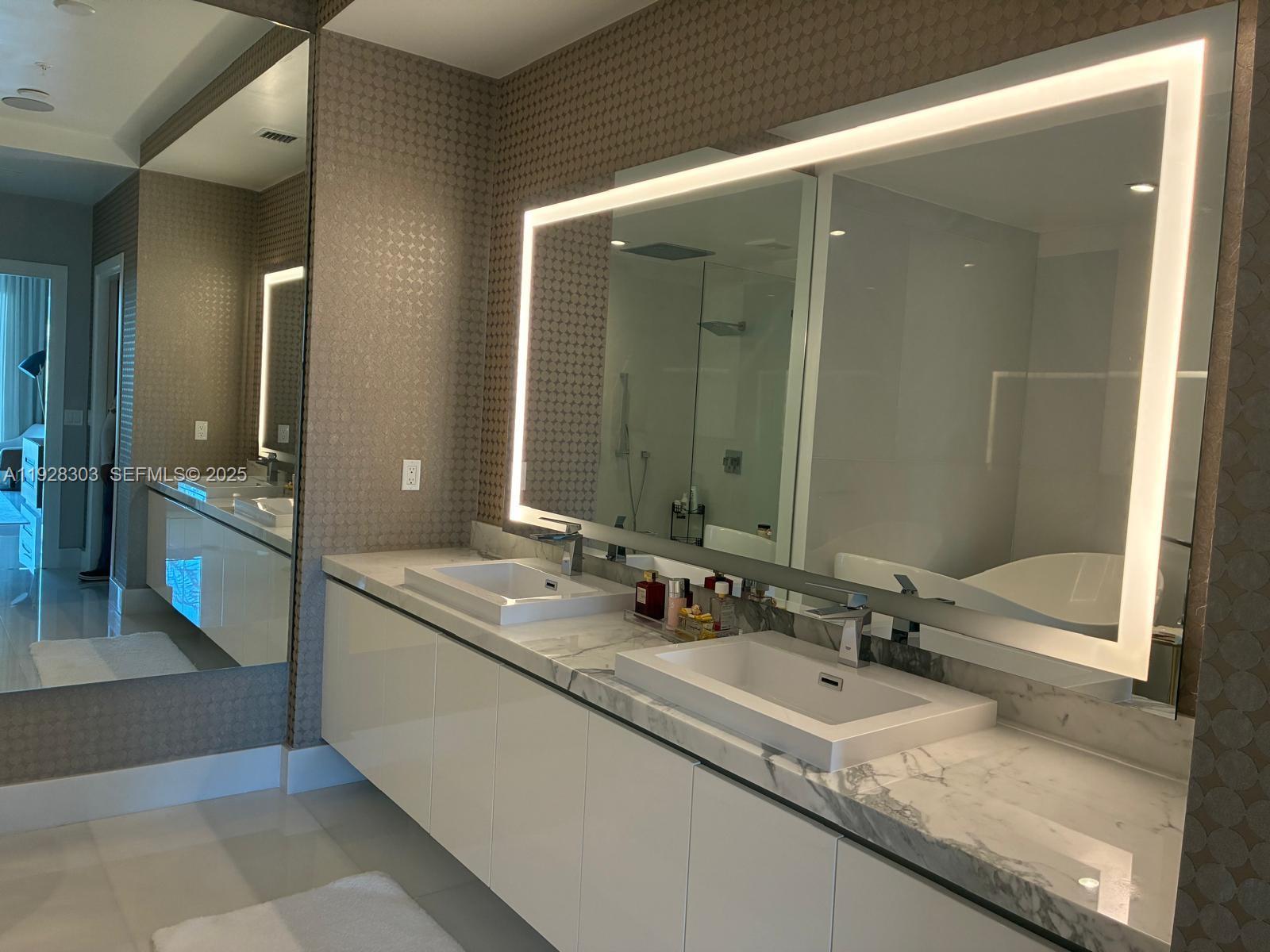 PARQUE TOWERS CONDO - Residential