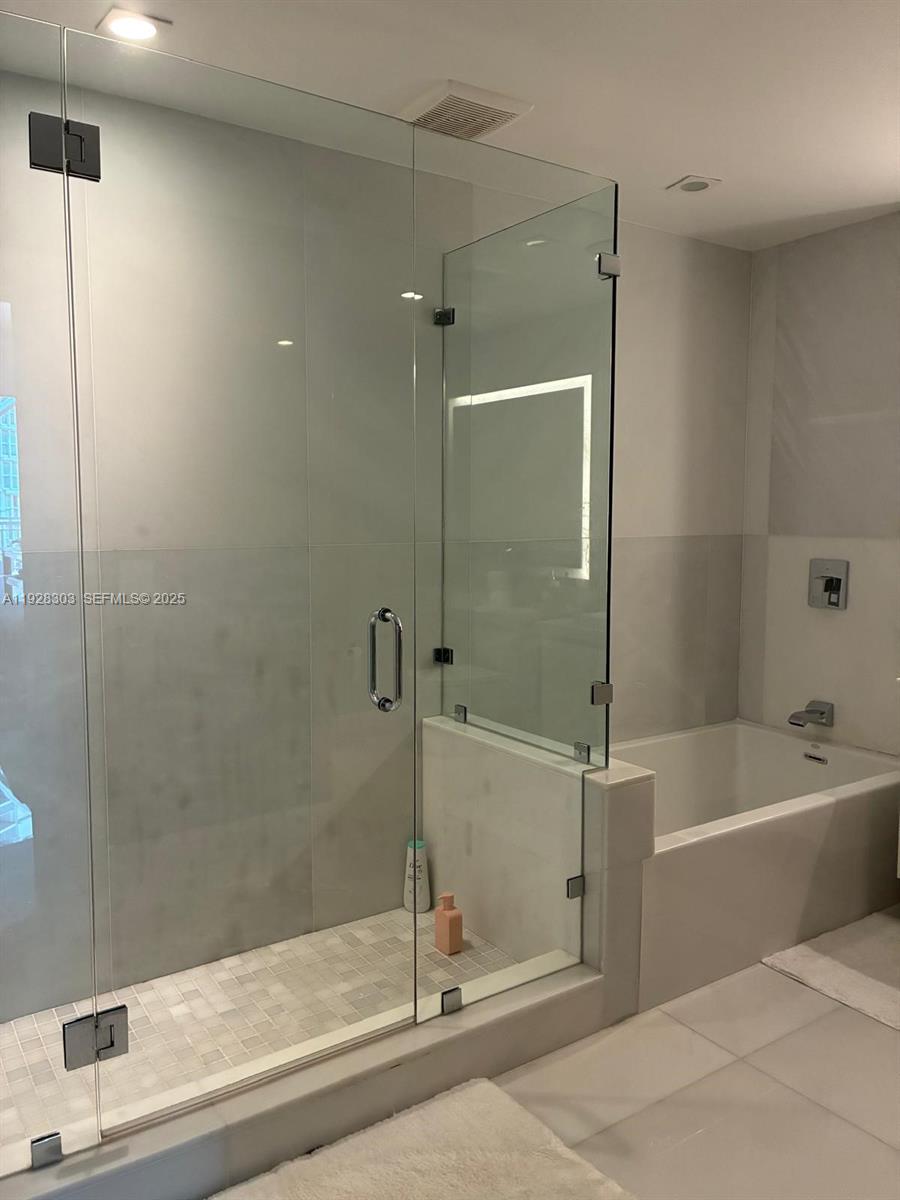 PARQUE TOWERS CONDO - Residential