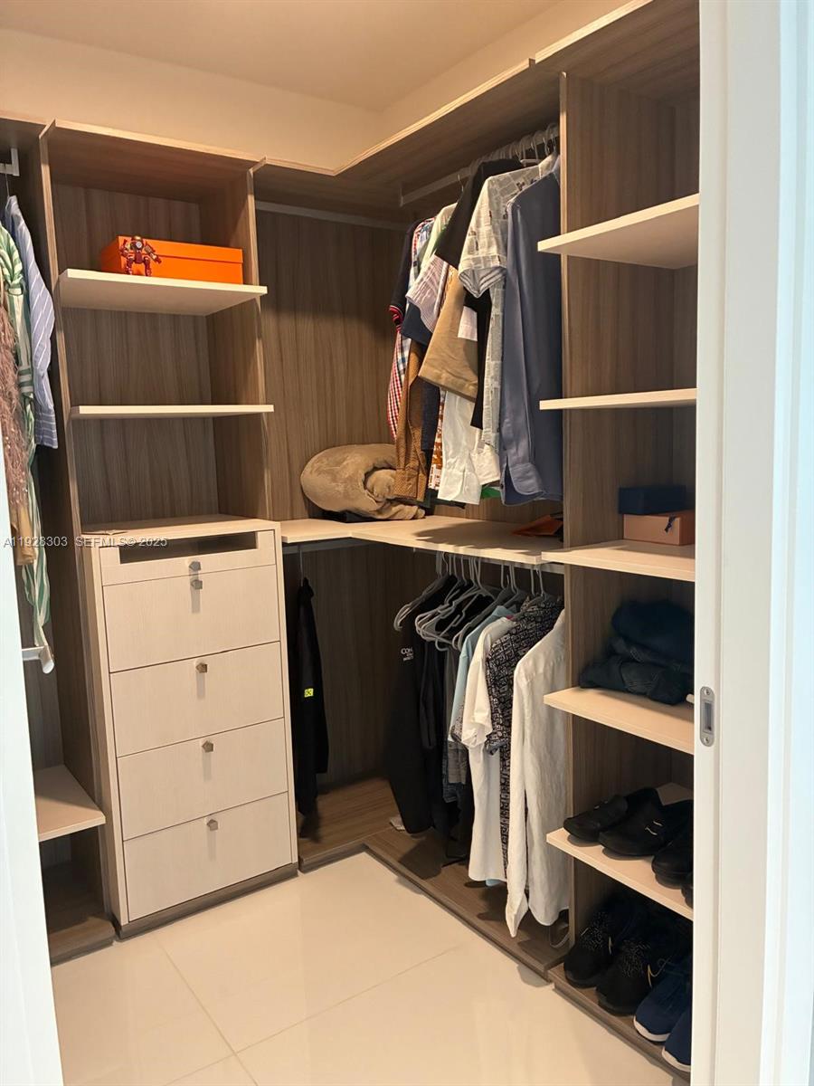 PARQUE TOWERS CONDO - Residential