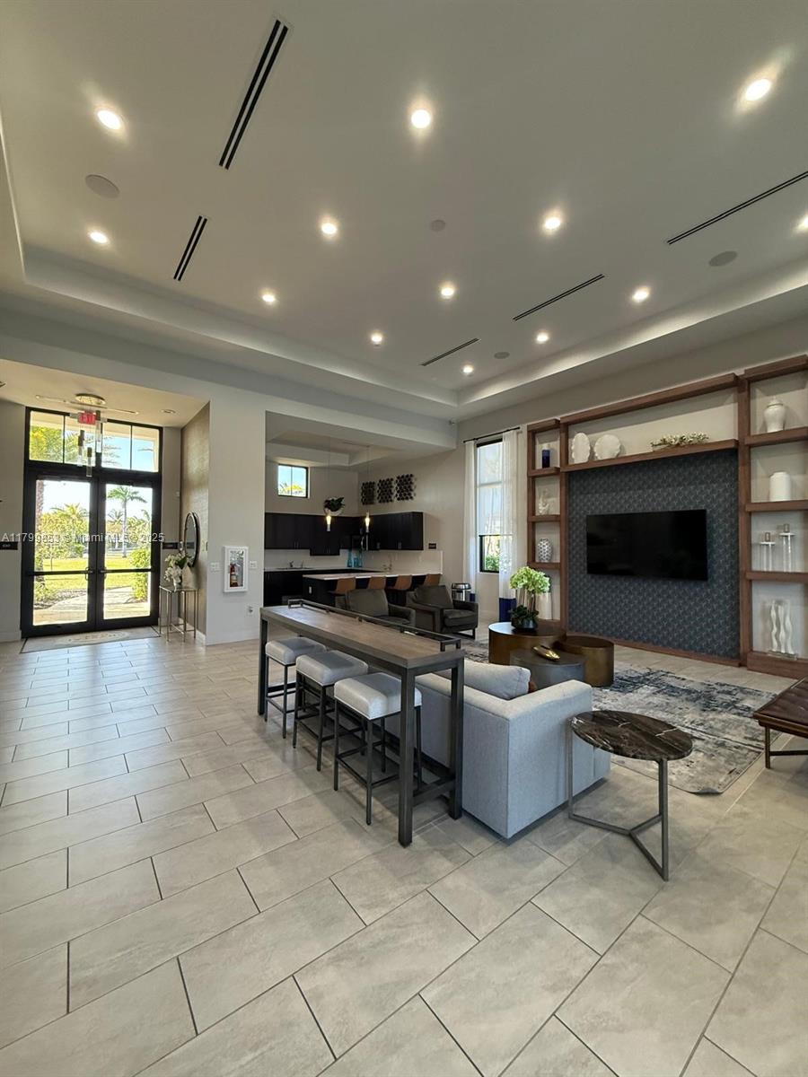 ENCLAVE SOUTH PHASE 2 - Residential Lease