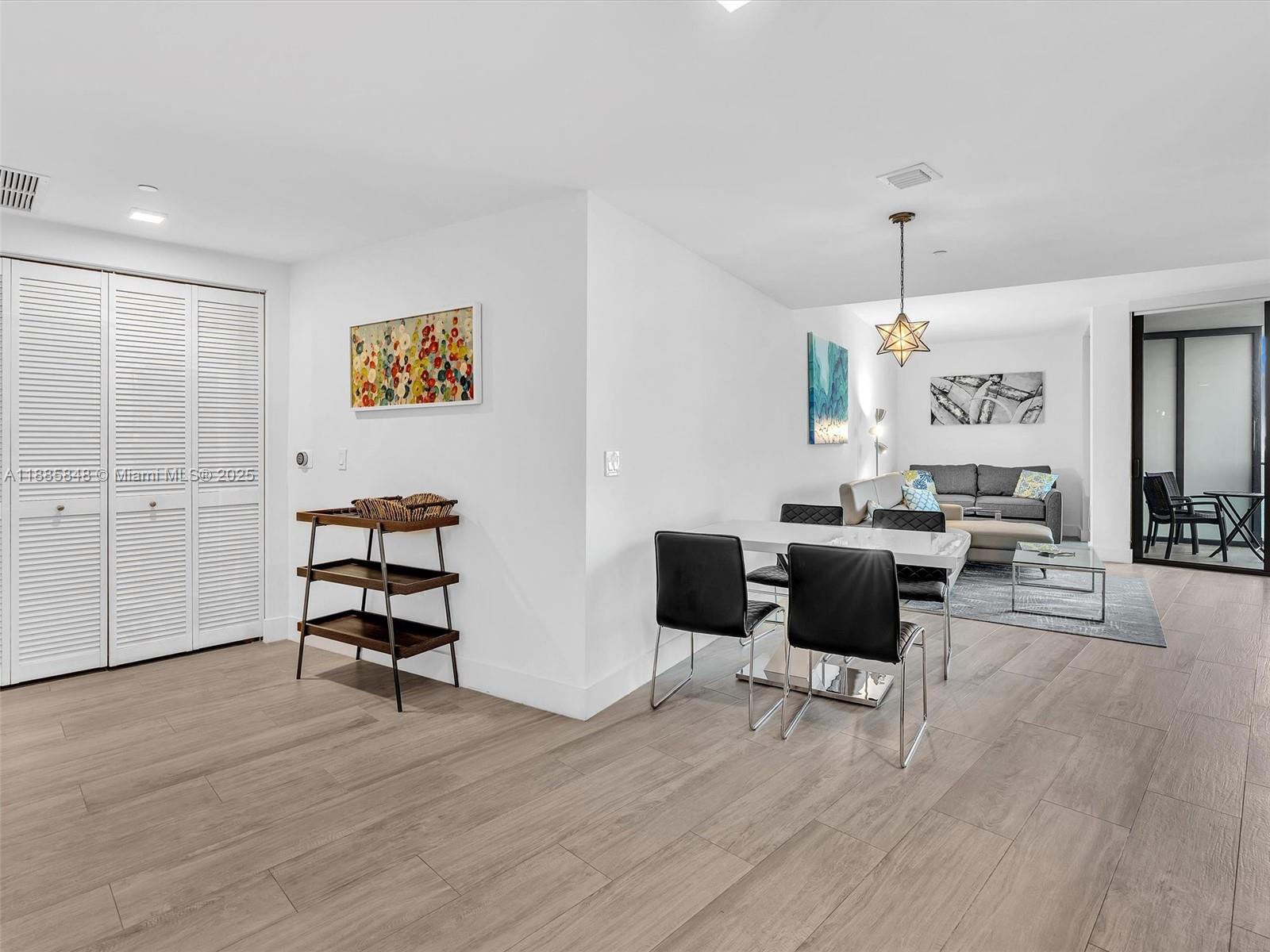 121 NE 34th St 3114