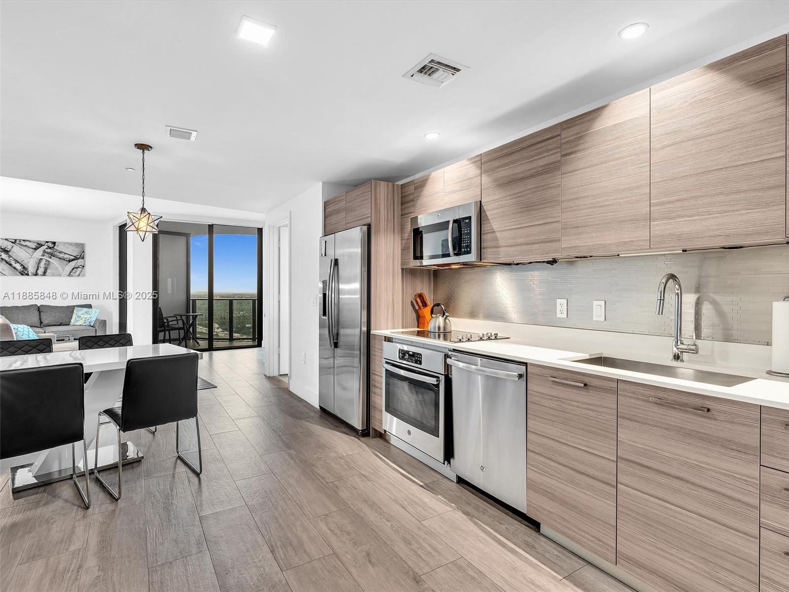 121 NE 34th St 3114
