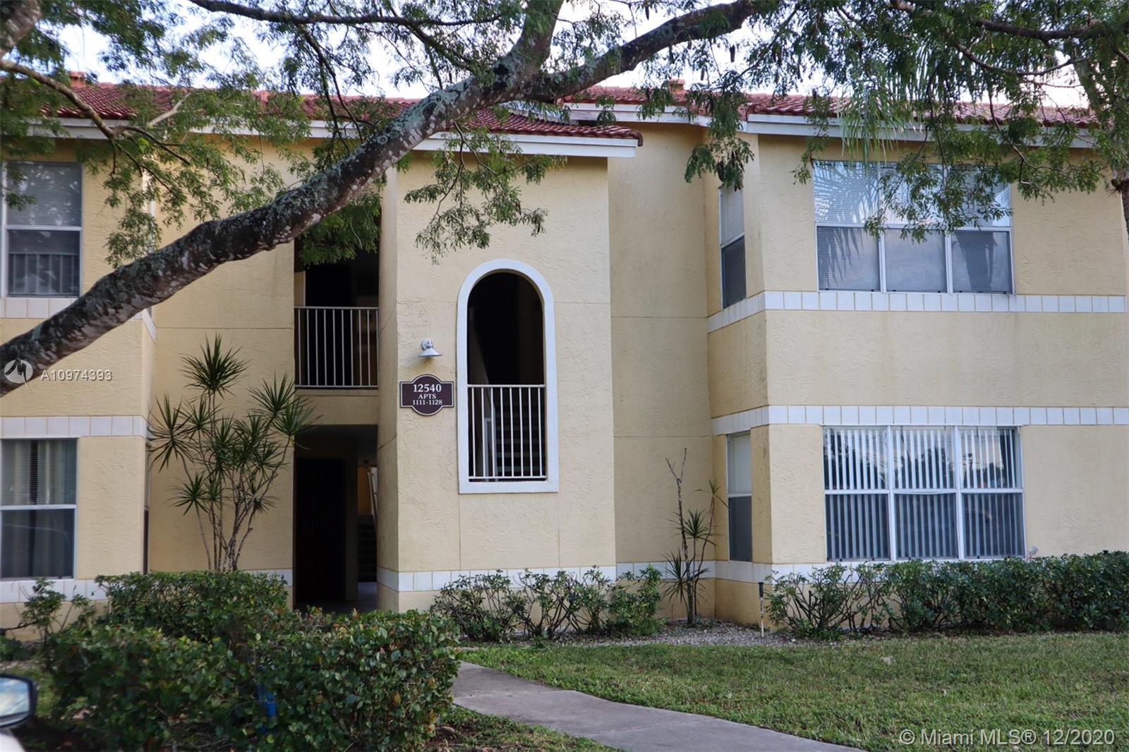 Nice and Cozy first Floor apartment, recently remodel with Tile throughout the unit, full size washer and dryer located inside the unit, blinds, new stainless steel appliances, recently paint, Kitchen with breakfast bar and separate dining area, walking closet, great condition with excellent location close to Sawgrass Mall & Ikea, Great schools, access to public transportation. Resort Style amenities 2 pools, Fitness center, Tennis, Racquetball, Sauna, Spa, clubhouse with party room.