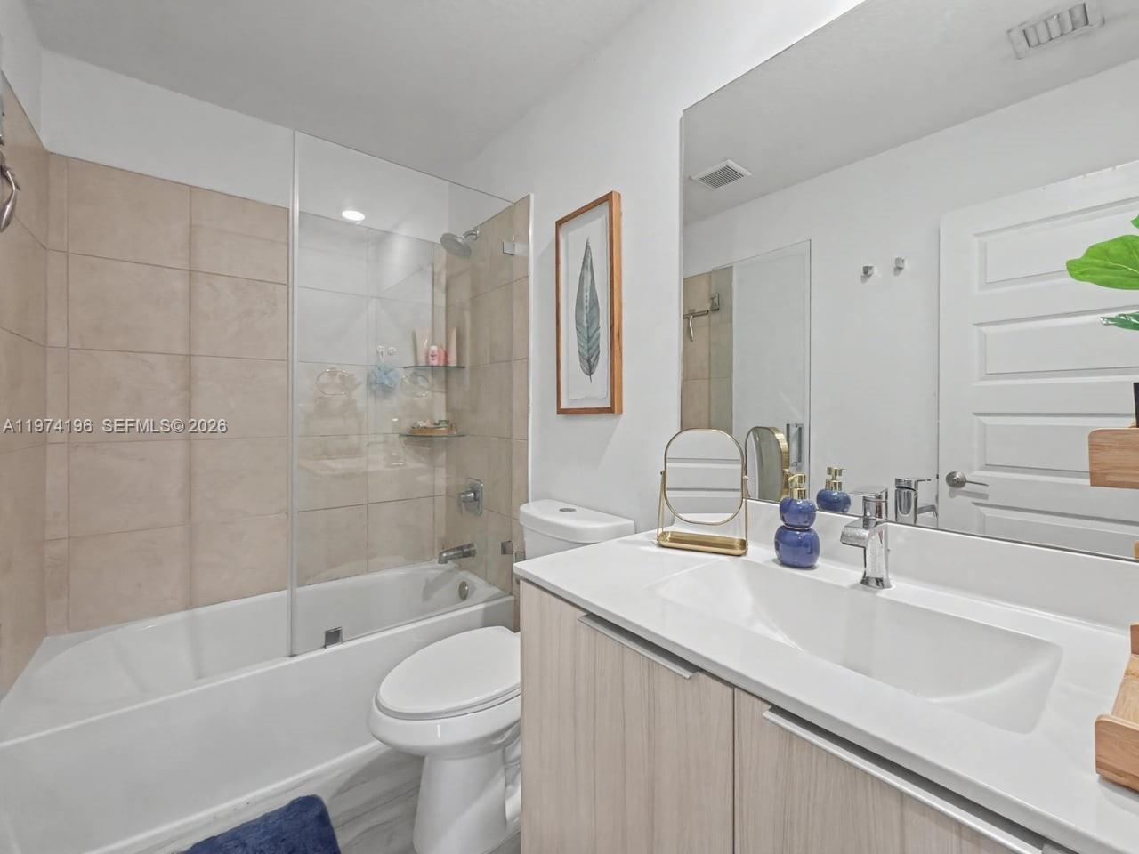 DOWNTOWN DORAL SOUTH PHAS - Residential