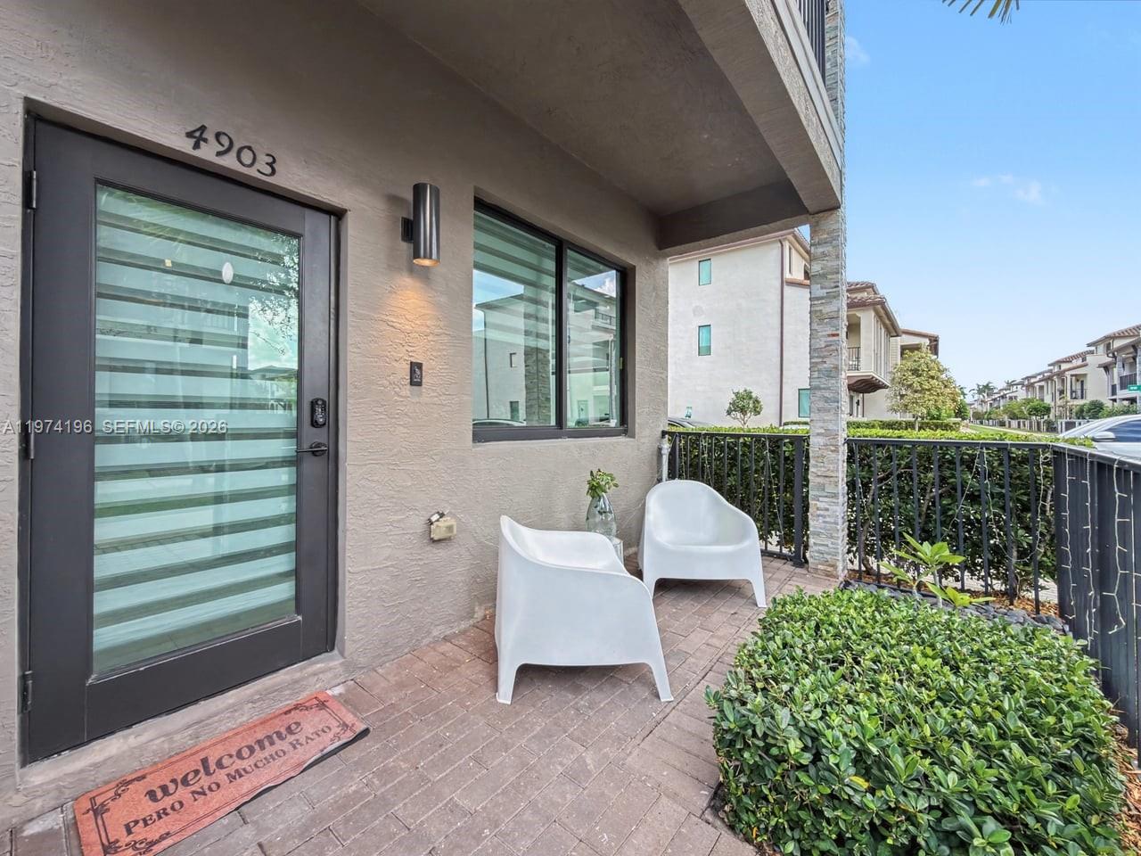 DOWNTOWN DORAL SOUTH PHAS - Residential