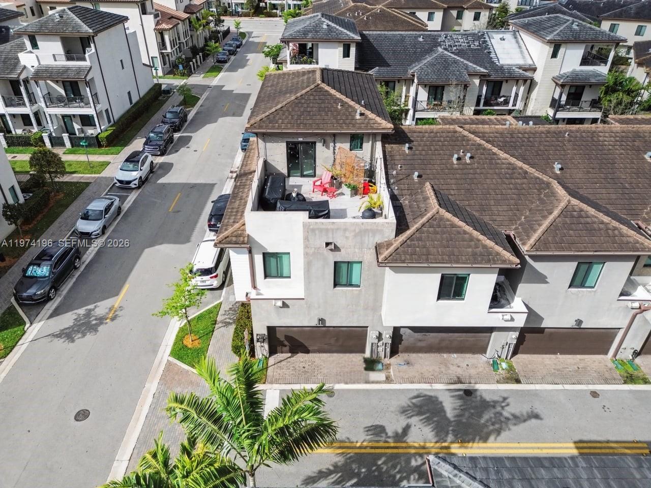 DOWNTOWN DORAL SOUTH PHAS - Residential