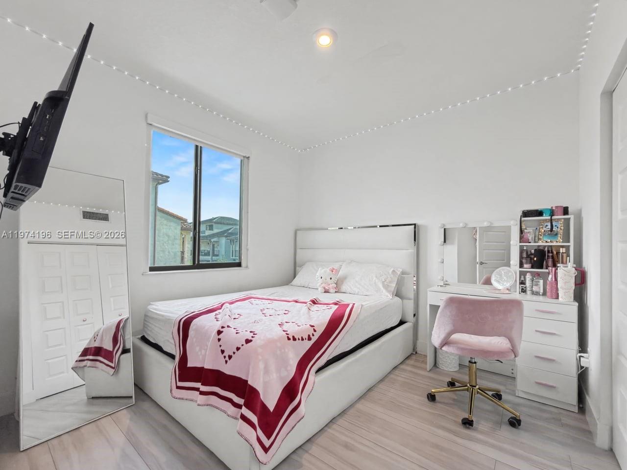 DOWNTOWN DORAL SOUTH PHAS - Residential