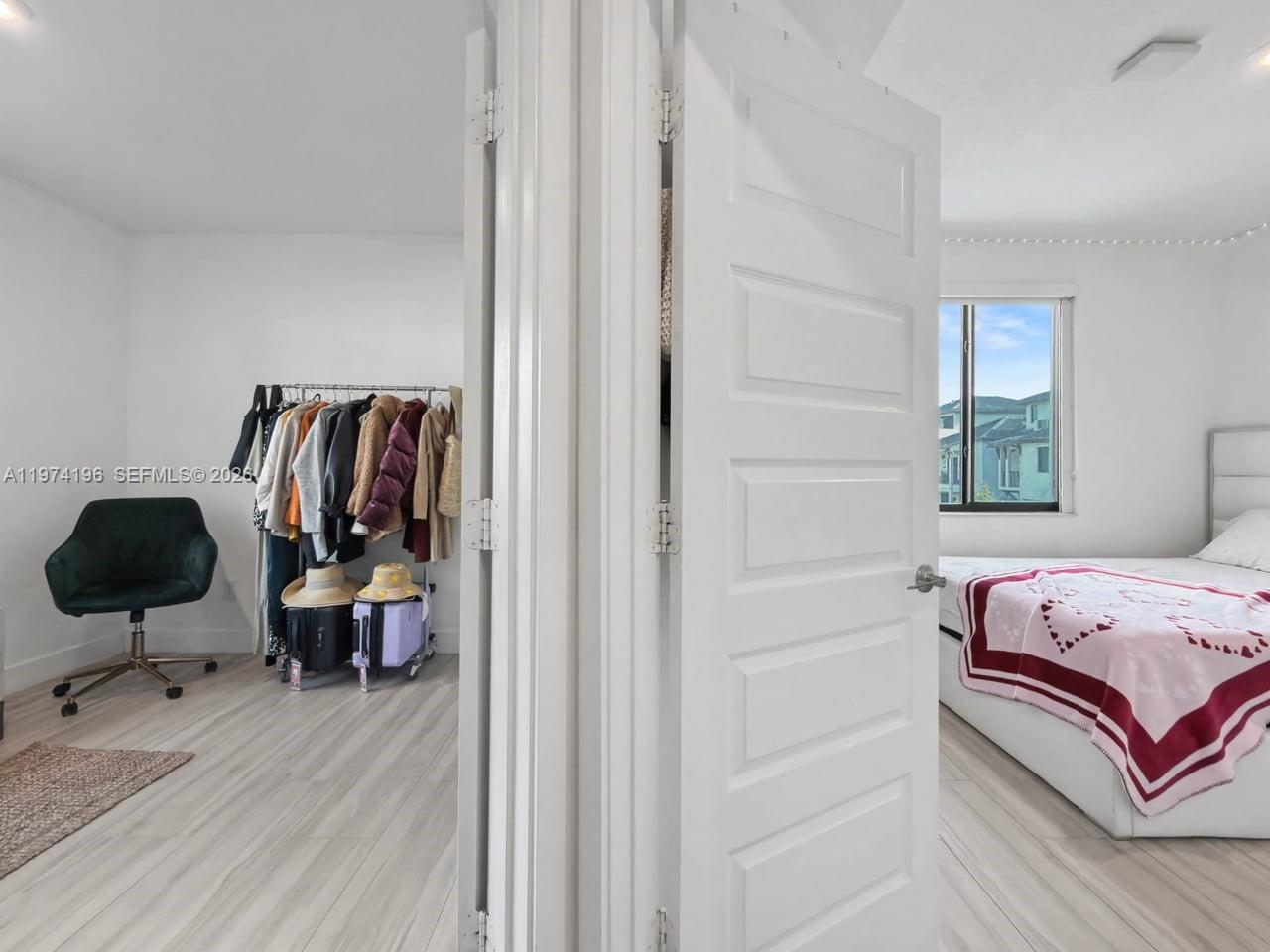 DOWNTOWN DORAL SOUTH PHAS - Residential