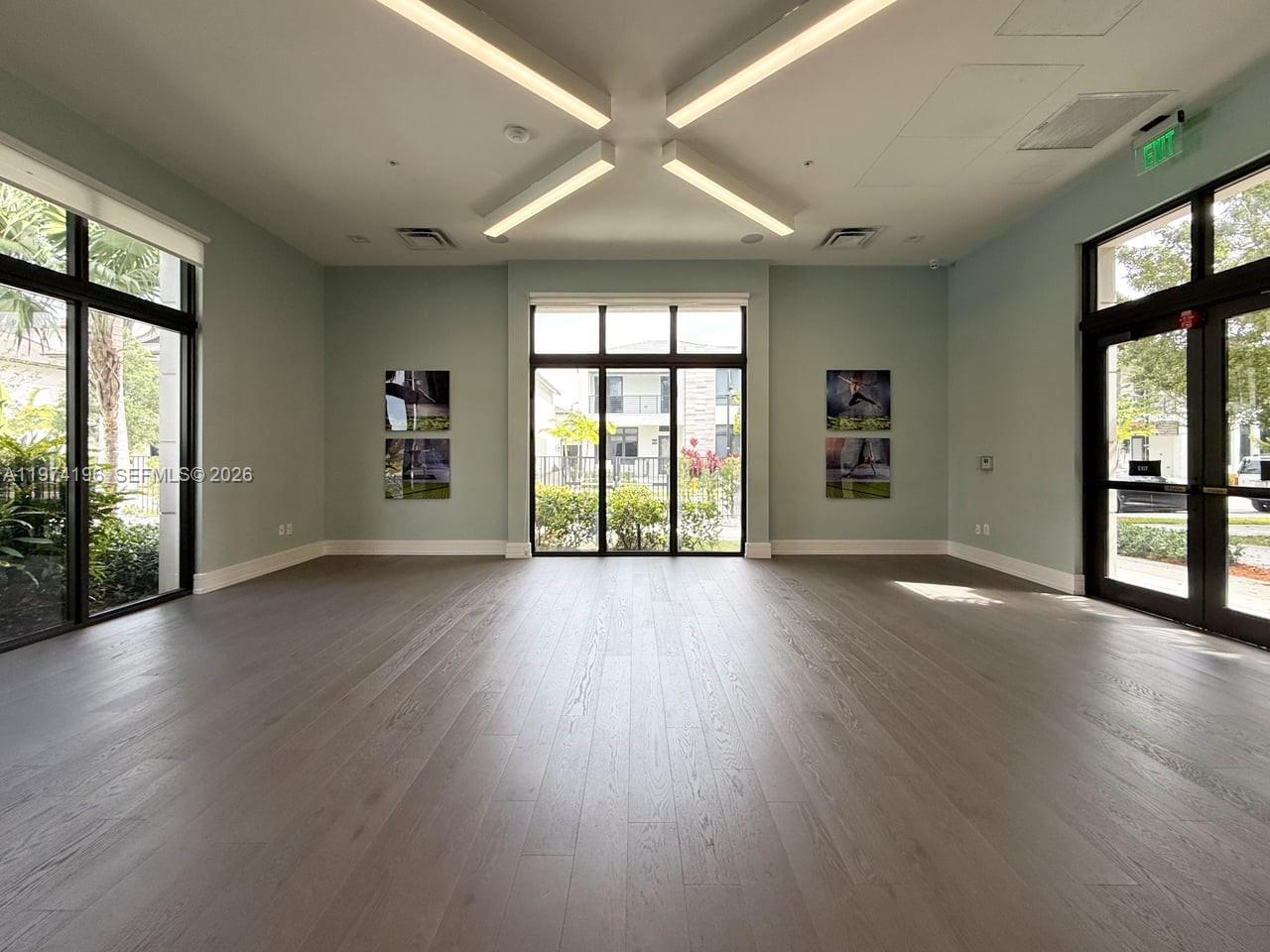 DOWNTOWN DORAL SOUTH PHAS - Residential