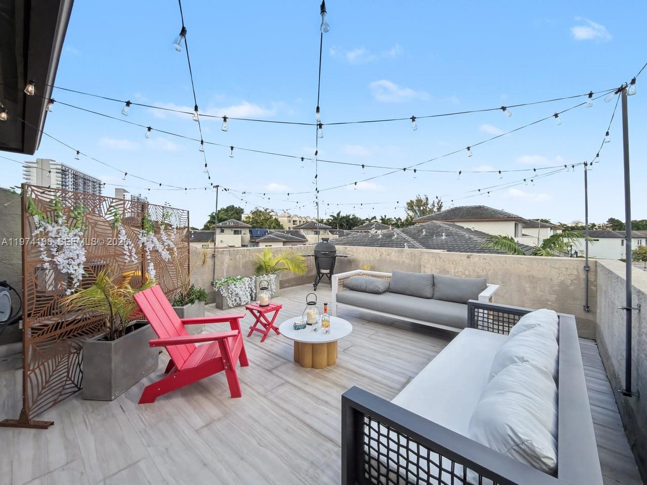 DOWNTOWN DORAL SOUTH PHAS - Residential