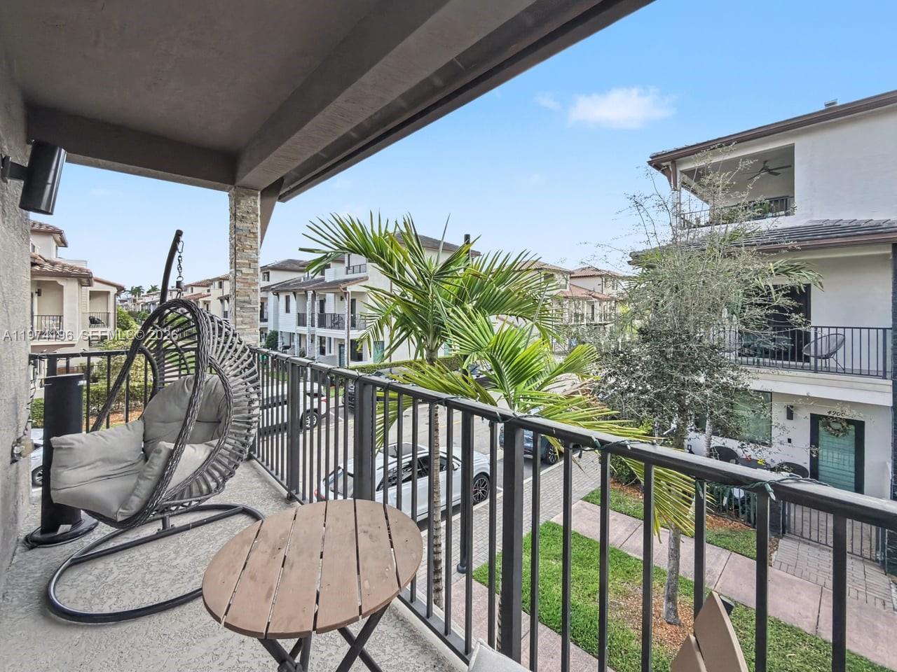 DOWNTOWN DORAL SOUTH PHAS - Residential