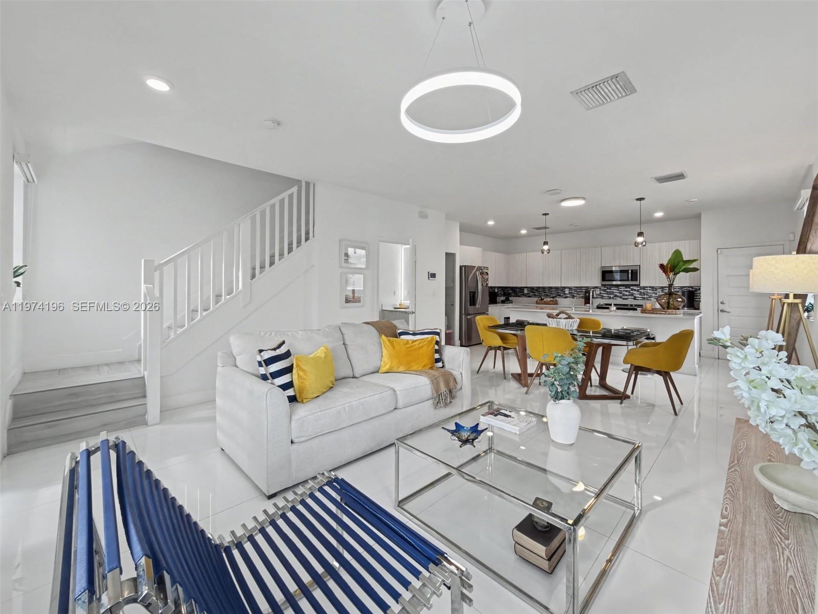 DOWNTOWN DORAL SOUTH PHAS - Residential