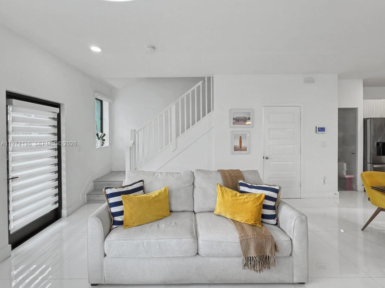 DOWNTOWN DORAL SOUTH PHAS - Residential