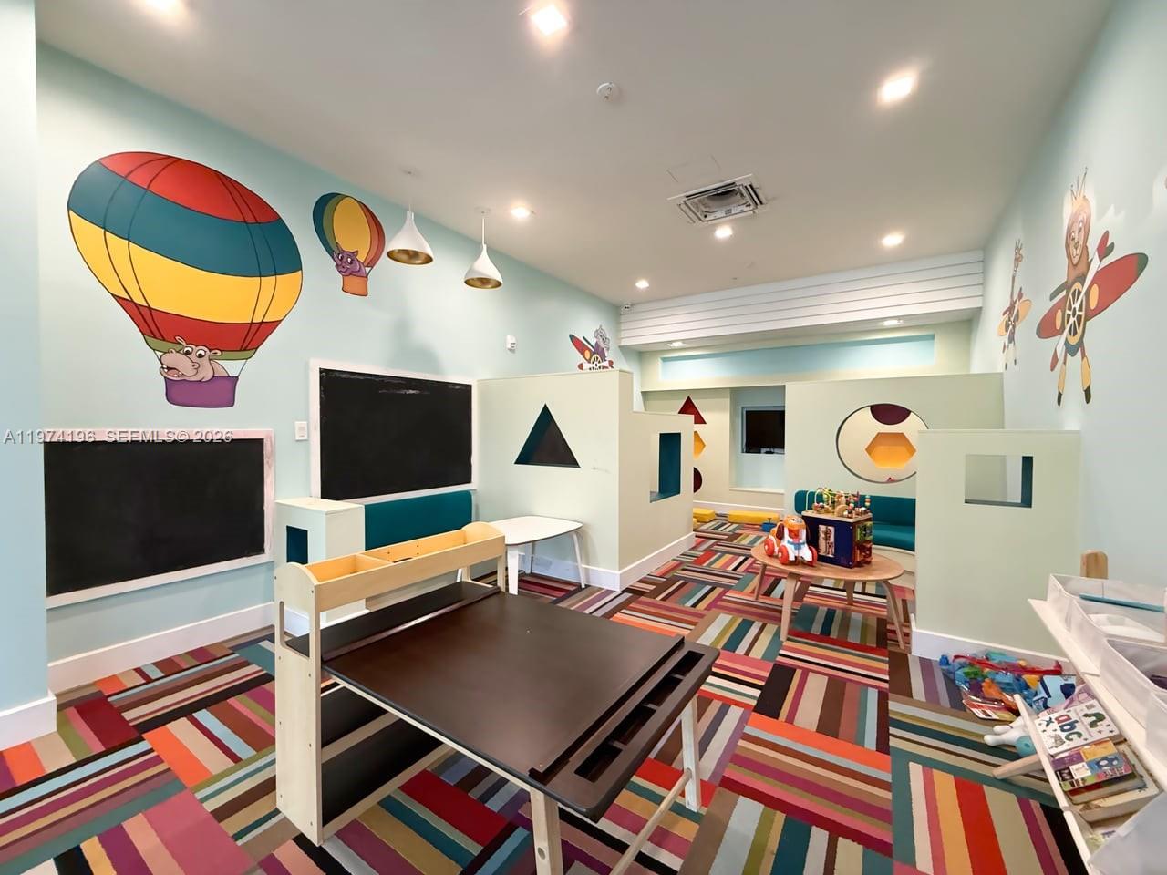 DOWNTOWN DORAL SOUTH PHAS - Residential