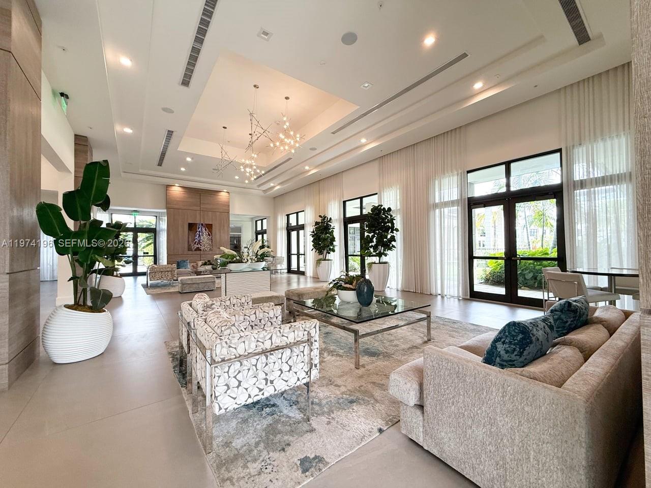 DOWNTOWN DORAL SOUTH PHAS - Residential