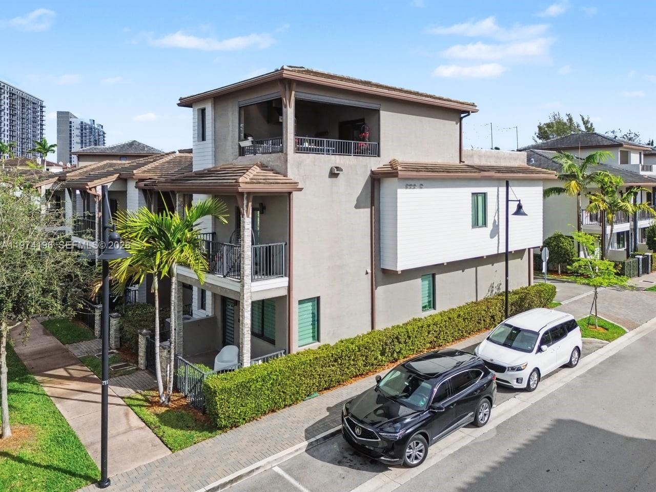 DOWNTOWN DORAL SOUTH PHAS - Residential