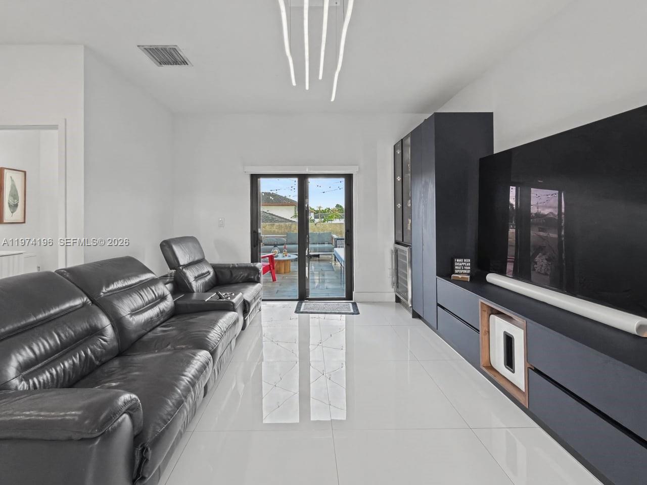 DOWNTOWN DORAL SOUTH PHAS - Residential